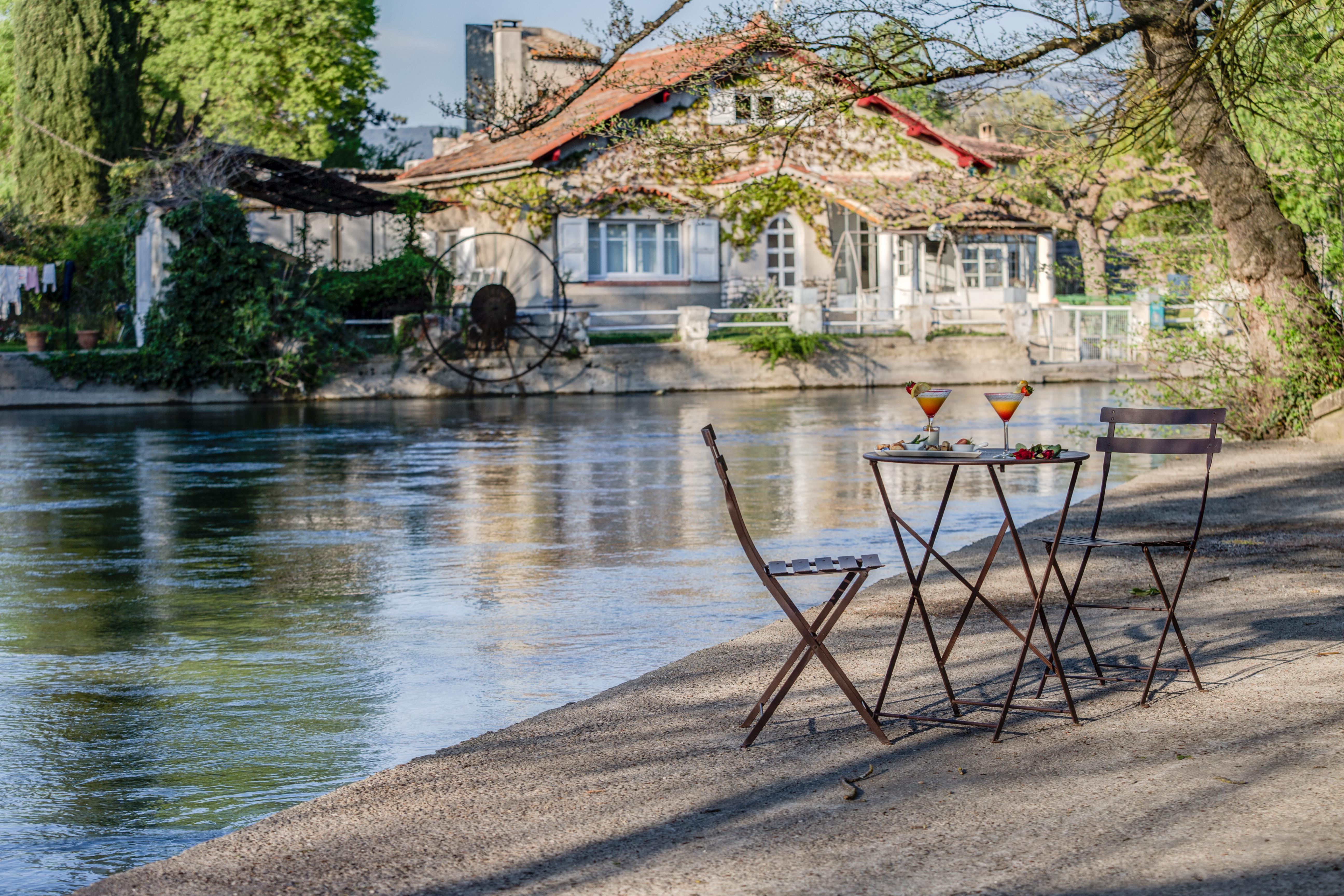 دومين جي لا بيتيت آيل – لوبيرون LʼIsle-sur-la-Sorgue المظهر الخارجي الصورة